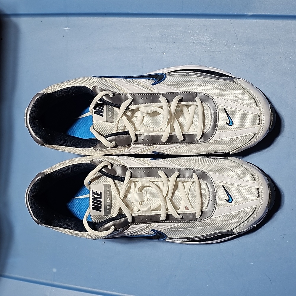 Nike men's size 10 tennis shoes